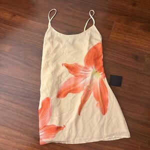 Lulu's yellow floral dress size large never worn still has tags